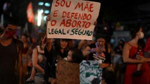 Niña víctima de violación logra abortar en Brasil tras polémica judicial