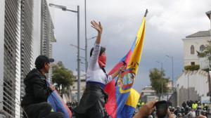 Marcha liderada por mujeres indígenas pide salida del presidente de Ecuador
