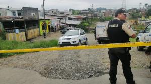 En una fábrica de hielos se suscitó un doble asesinato al mediodía de ayer, en Quevedo.