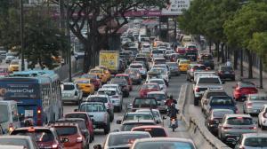 de Las Américas, en Guayaquil, la presencia de los agentes de tránsito es nula. Allí, el congestionamiento es diario pasadas las 18:00.