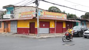 César Cutuan Muñoz, de 34 años, fue asesinado la tarde del sábado en el interior de su asadero de pollos, el cual funcionaba desde hace dos años.