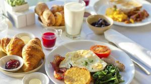 Los desayunos 'bestiales' reducen el hambre pero no afecta a la pérdida de peso