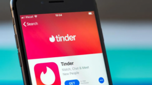 Una década de Tinder, la app que convirtió en un juego el buscar pareja