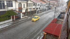 Cuenca soporta un torrencial aguacero con granizo y relámpagos