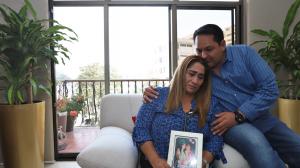 Christian Flores ha sido el soporte de su hermana María durante su década de sufrimiento por el asesinato de su hija.