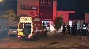 Este tipo de panfletos fueron lanzados en los exteriores de las tres UPC. Fue trasladada en ambulancia hasta el hospital.