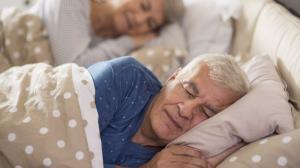 Dormir 5 horas o menos a los 50 eleva el riesgo de enfermedades crónicas