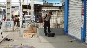En este lugar fue asesinado Adrián Macías Quisphe y heridas de bala la vendedora de frutas y su niña.