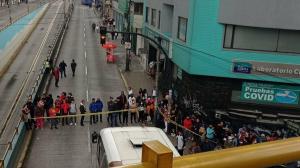 En Quito: Mujer falleció tras atrapada debajo de un autobús