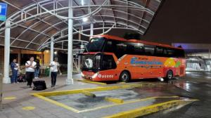 Buses que se dirijan a Guayas y Esmeraldas suspenderán ciertas frecuencias por el toque de queda