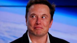 Musk bromea mientras cientos de empleados dejan Twitter y cierra sede 3 días