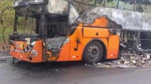 Bus se incendió y se quemaron hasta las maletas