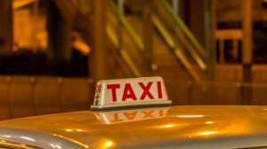 Los delincuentes utilizan  taxis amarillos para cometer sus fechorías. Los lugares escogidos para agarrar a su ‘presa’ son los centros comerciales.