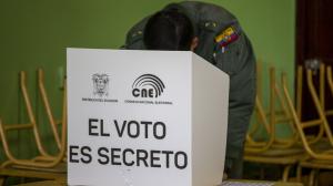 Las autoridades electorales hacen un llamado a sufragar para evitar aglomeraciones. En el exterior avanza el voto telemático.