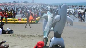 Laa playa se comeenzo a llenar de turistas en el primer dia de carnaval