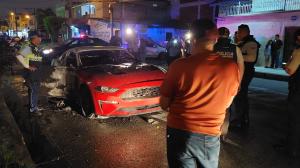 Un Mustang del 2021 fue incendiado en el suroeste de Guayaquil