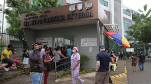 Los matones intentaron entrar por el área de consulta externa del hospital del suburbio porteño.