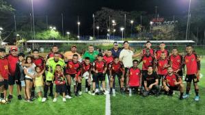 los exseleccionados Juegan en el equipo Compas FC, de Durán, y se llevaron el Mundialito 2.