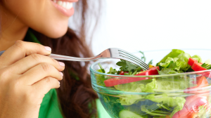 Una dieta con vegetales en una de la recomendaciones para estar en buen estado de salud.