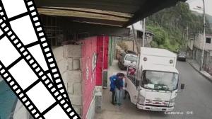 Agentes policiales están tras la banda que atracó a los ocupantes de un camión repartidor, en Quito.
