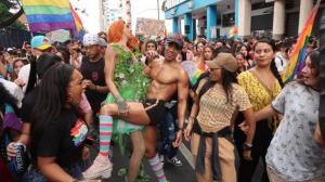 Se analiza cancelar el desfile por el Orgullo Gay.