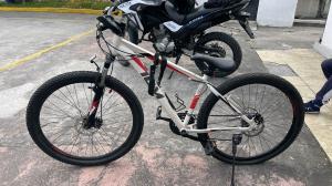 Esta es la bicicleta que un sospechoso, de nacionalidad extranjera, robó a un menor de edad en el sur de Quito.
