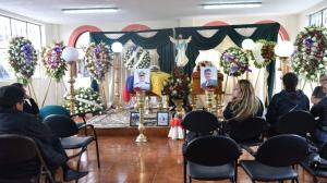 Padre e hijo que murieron en un accidente son velados en Quito.