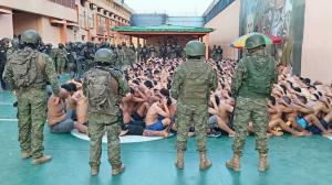 Uniformados de la Policía Nacional y Fuerzas Armadas ingresaron a tomar control del pabellón 12 de la Penitenciaría del Litoral.