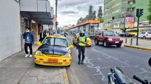 Los agentes han detectado que algunos taxistas profesionales no cumplen con la normativa legal.