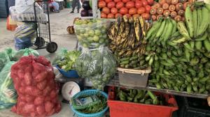 El verde y el limón han escaceado en algunos mercados municipales de Guayaquil, pero en otros no.