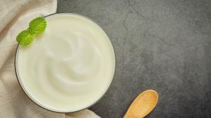 productos-yogur-aguacate-aguacate-hechos-aguacate-concepto-nutricion-alimentaria