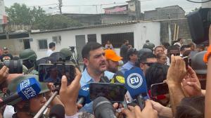 El alcalde de Guayaquil dio breves declaraciones a la prensa.