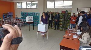 Verónica Abad ejerció su derecho al voto, en Cuenca.