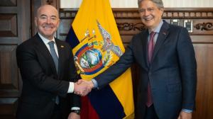 Alejandro Mayorkas, secretario de Seguridad Nacional de EE. UU., y Guillermo Lasso, presidente de Ecuador.
