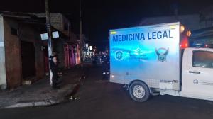 Una unidad móvil de Medicina Legal llegó hasta al sitio para retirar el cadáver.