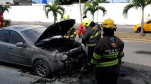 Hubo al menos cuatro carros quemados en Esmeraldas.