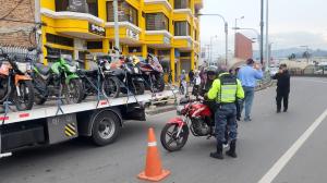 Motos resultaron retenidas en Cuenca.