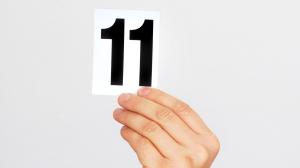 El número 11 en la numerología es un número maestro que simboliza la intuición, la espiritualidad y la capacidad para conectarse con dimensiones más elevadas.
