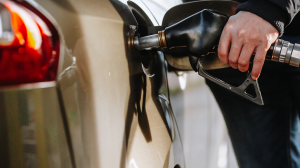 La Gasolina súper baja 9 centavos respecto al mes pasado.