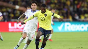 Ecuador luchaba por la posesión del balón con Moisés Caicedo en el medio sector.
