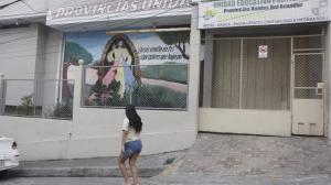 La unidad educativa está ubicada en la ciudadela Pájaro Azul, en el noroeste de Guayaquil.