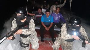 Los policías secuestrados estaban en alta mar.