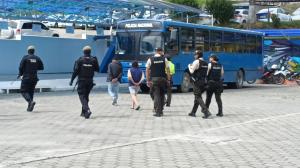 La Policía Nacional informó que aprehendió a varios sujetos por diferentes delitos en Loja.