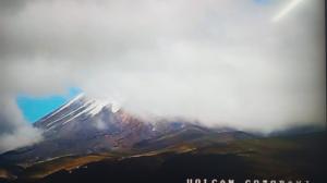 Descenso de agua lodosa del volcán Cotopaxi.