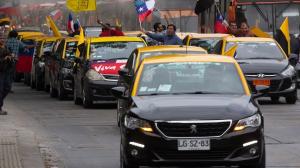 Taxistas participando en una protesta pacífica en Santiago de Chile.