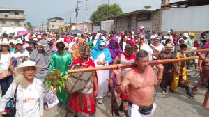 Feligreses del cantón Nobol recorrieron sus principales calles.