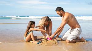 familia en la playa