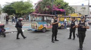 En el sitio, este viernes, agentes policiales realizaron resguardo en la zona y efectuaron controles a carros y motos.