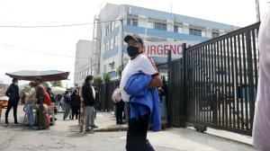 El hombre fue llevado al hospital Carlos Andrade Marín, del Instituto Ecuatoriano de Seguridad Social (IESS), en Quito.