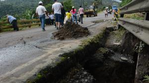 La via Alóag-Santo Domingo sigue cerrada.